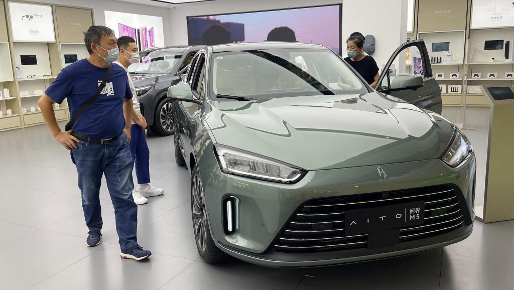 华为“啄食”,从“穷者”下手