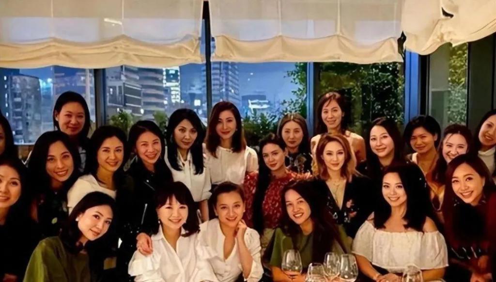 看了霍家对儿媳的标准，才知道章子怡和霍启山当年为何分手