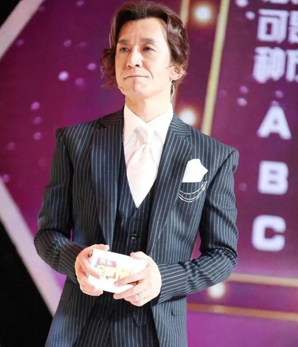 哈文连续5年发文悼念李咏，坚持不再婚，回国后感慨回家真好