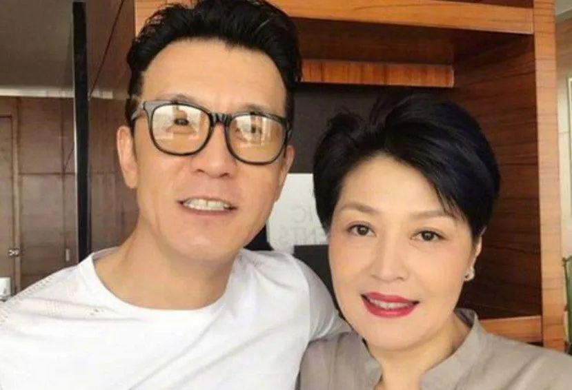 哈文连续5年发文悼念李咏，坚持不再婚，回国后感慨回家真好