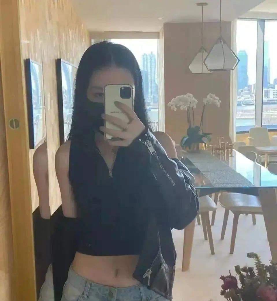 哈文连续5年发文悼念李咏，坚持不再婚，回国后感慨回家真好