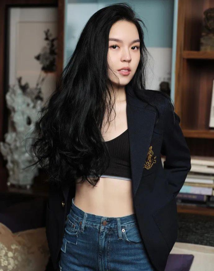 哈文连续5年发文悼念李咏，坚持不再婚，回国后感慨回家真好