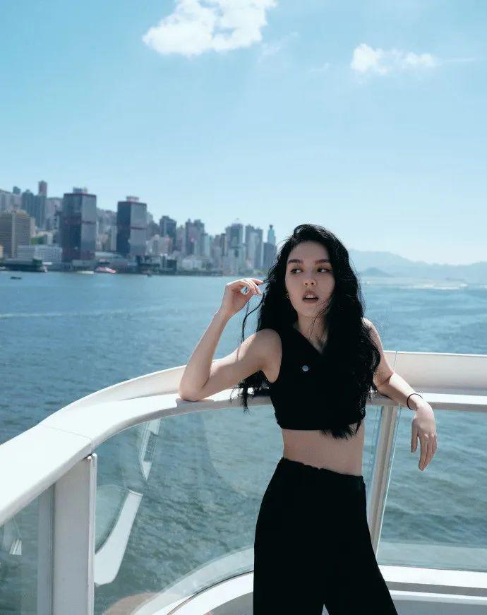 哈文连续5年发文悼念李咏，坚持不再婚，回国后感慨回家真好