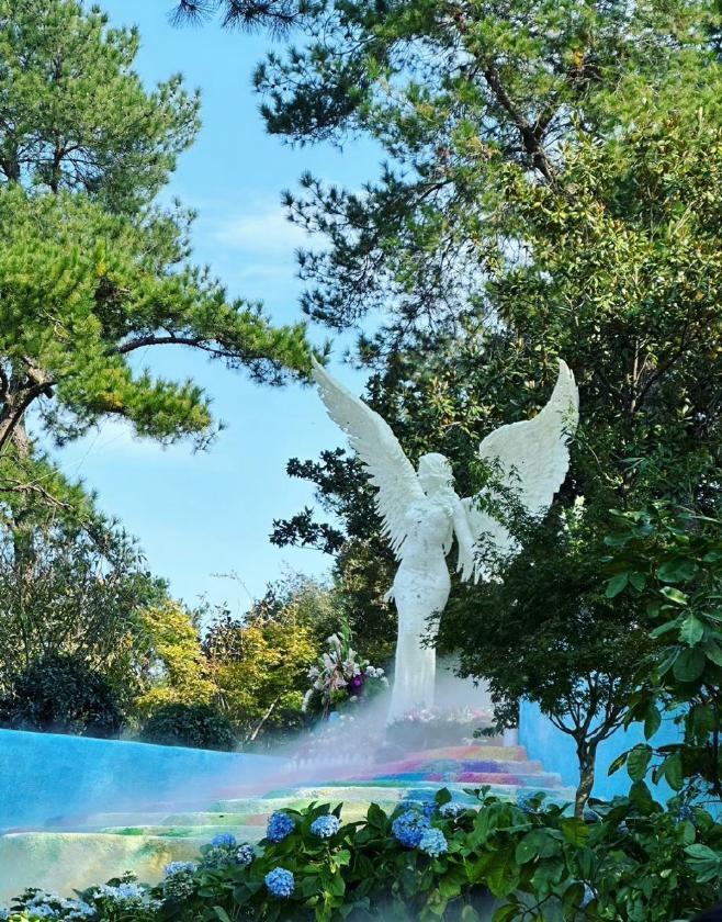 李玟二姐回应被人诋毁,称要跟妹妹学习忍气吞声