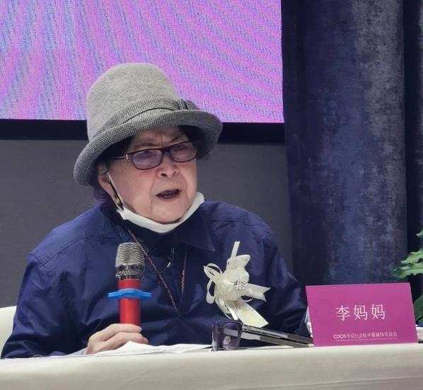 李玟二姐回应被人诋毁,称要跟妹妹学习忍气吞声