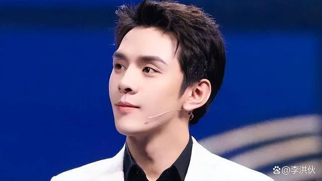 李佳琦祸不单行,被知名打假人王海揭露和田玉项链是假货