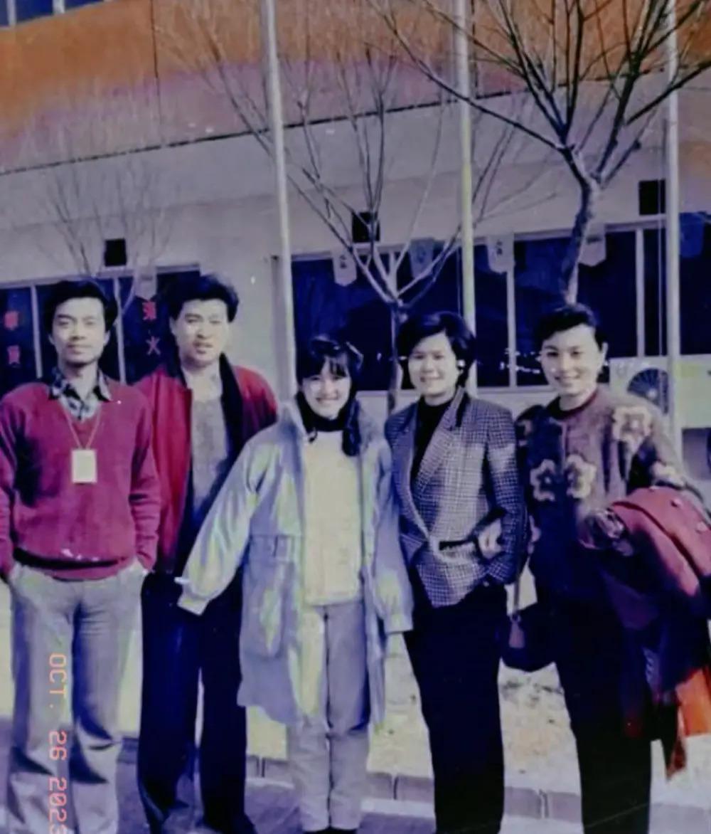 张宏民分享央视退休主持人聚会照，76岁邢质斌满头白发气色佳