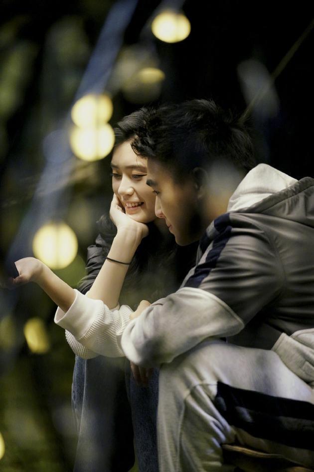 三代同游！奚梦瑶与婆婆畅聊，四太摸孙子小脑袋