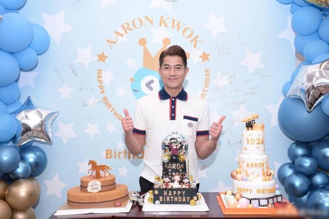 方媛为郭富城庆生笑容甜 长女太像妈妈幼女闹脾气