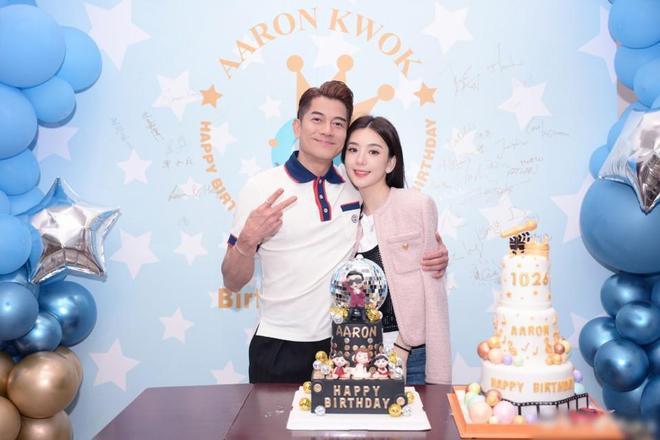 方媛为郭富城庆生笑容甜 长女太像妈妈幼女闹脾气
