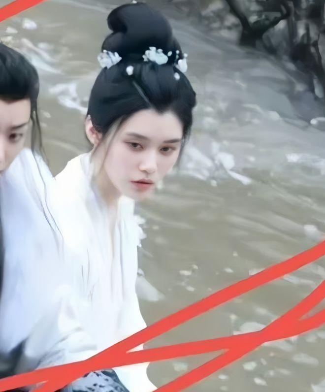 阔太奚梦瑶出演郭敬明新剧古装造型曝光，被嘲演员门槛太低