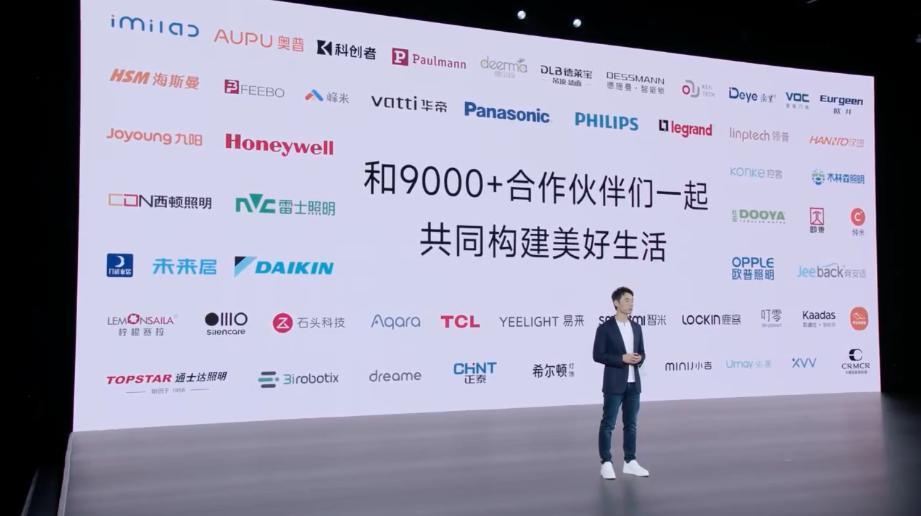 3999 起！小米 14 杀疯了，越级对标 iPhone 15 Pro， 澎湃 OS 惊艳亮相