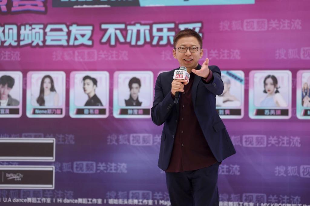 在网红城市重庆，“物理网红”张朝阳再出圈