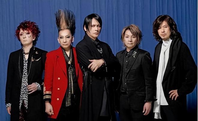 57岁男星演唱会上飙高音后晕倒 突发脑出血离世