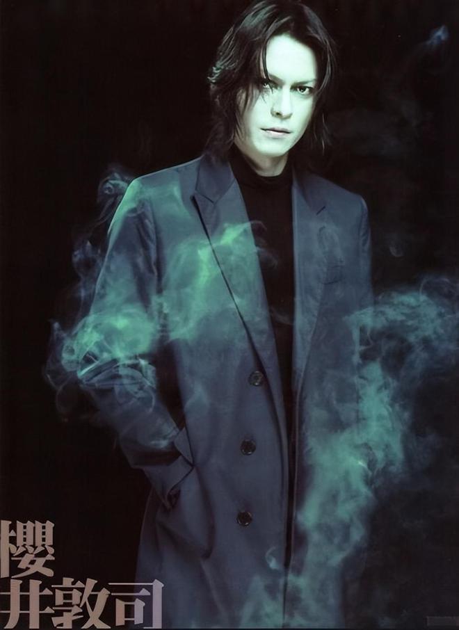 57岁男星演唱会上飙高音后晕倒 突发脑出血离世