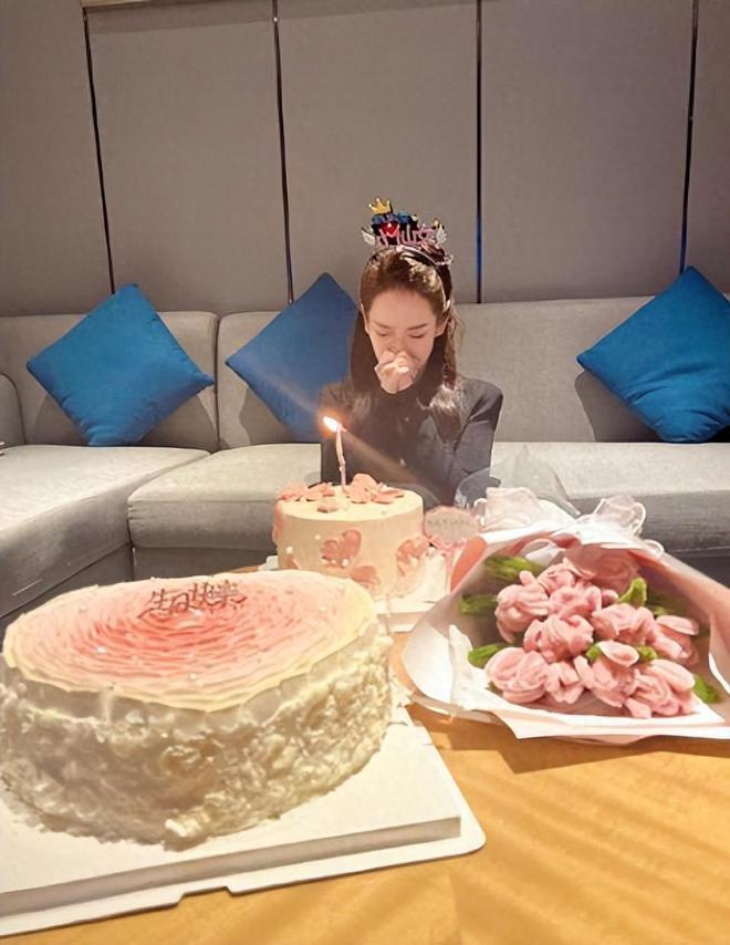 李承铉晒照为戚薇庆生，细节暴露真实婚姻关系