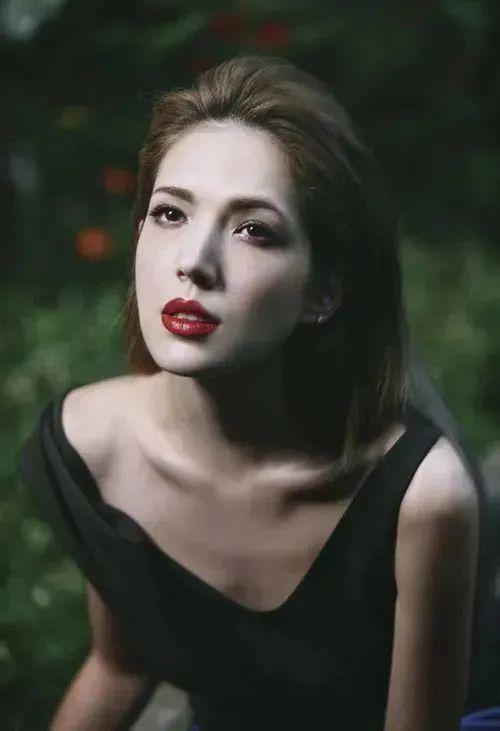 嘲她是“花瓶”的，打脸了吧？