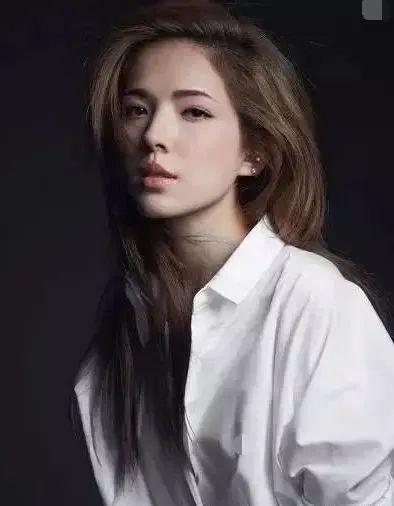 嘲她是“花瓶”的，打脸了吧？