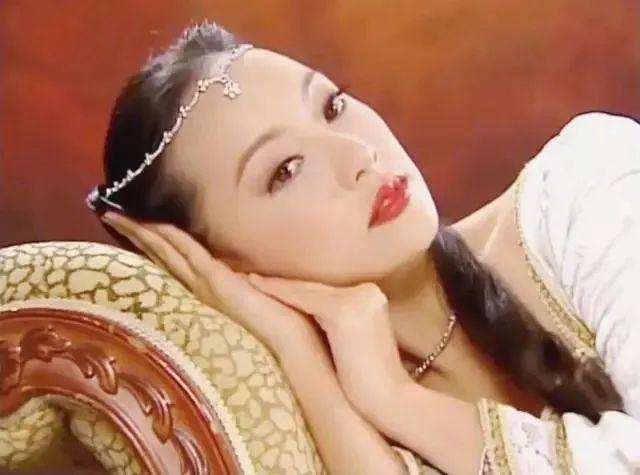 嘲她是“花瓶”的，打脸了吧？