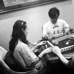 原来离婚是在下一盘大棋……