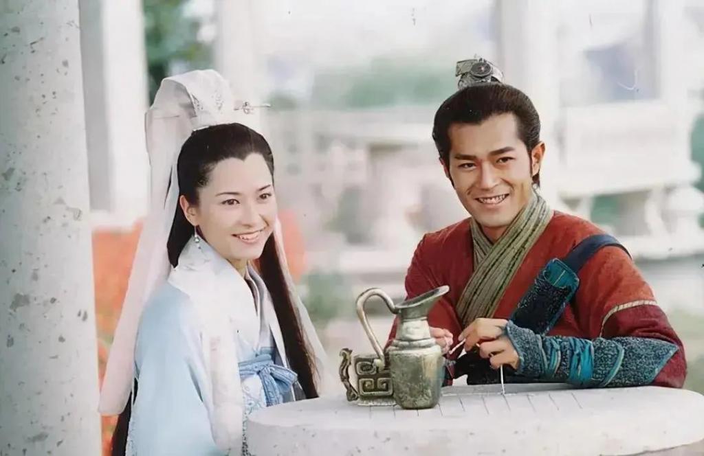 “香港壳王”婚后狂追港姐，“跛子富豪”娶“最美赵敏”成最大赢家