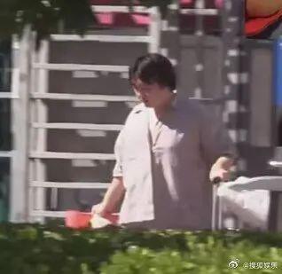 追星就追星，别动不动给人当精神父母