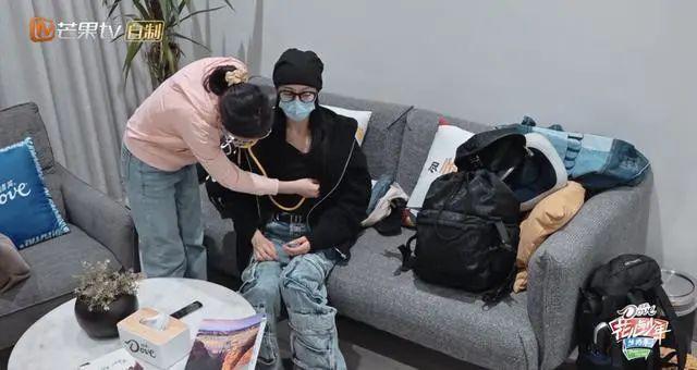 ​《花少》播放1.4亿！秦岚带30多套衣服，热巴不矫情