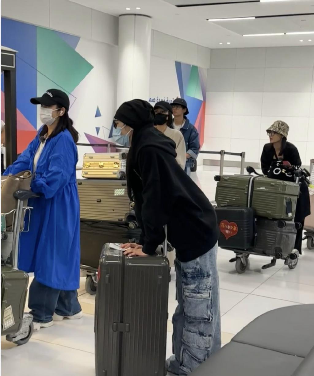 ​《花少》播放1.4亿！秦岚带30多套衣服，热巴不矫情