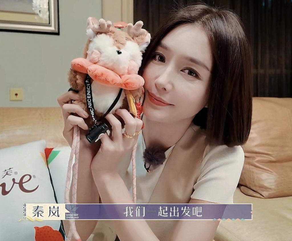 ​《花少》播放1.4亿！秦岚带30多套衣服，热巴不矫情