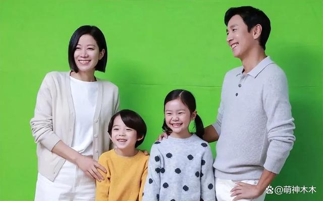 李善均等人被限制出境，妻子得知后险些昏迷，却被指早就知情