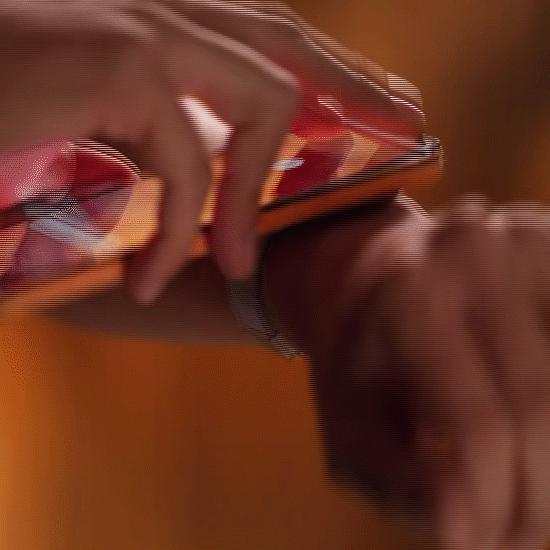 这手机，真能弯！