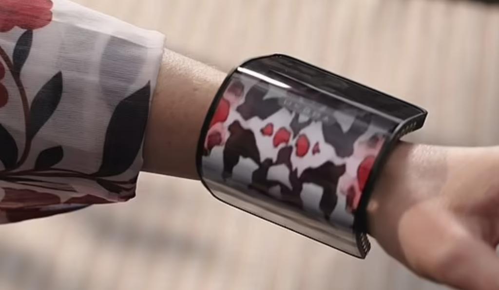 这手机，真能弯！