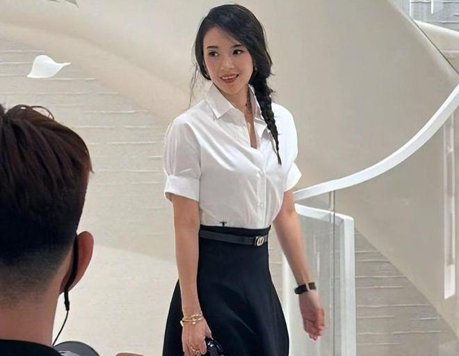 章子怡离婚后首秀捞金，容光焕发气场强大，汪峰愁眉苦脸形单影只