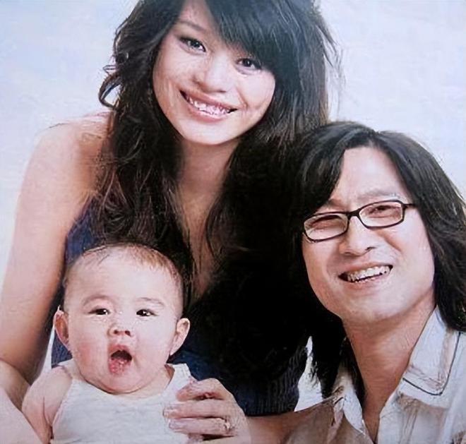 章子怡离婚后首秀捞金，容光焕发气场强大，汪峰愁眉苦脸形单影只