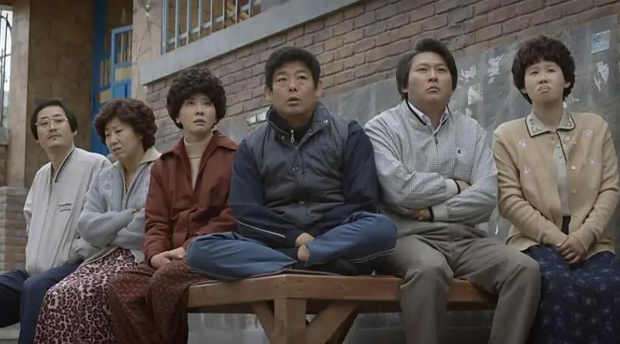 49岁赵又廷与小17岁张子枫演情侣！网友：吻戏不尴尬吗