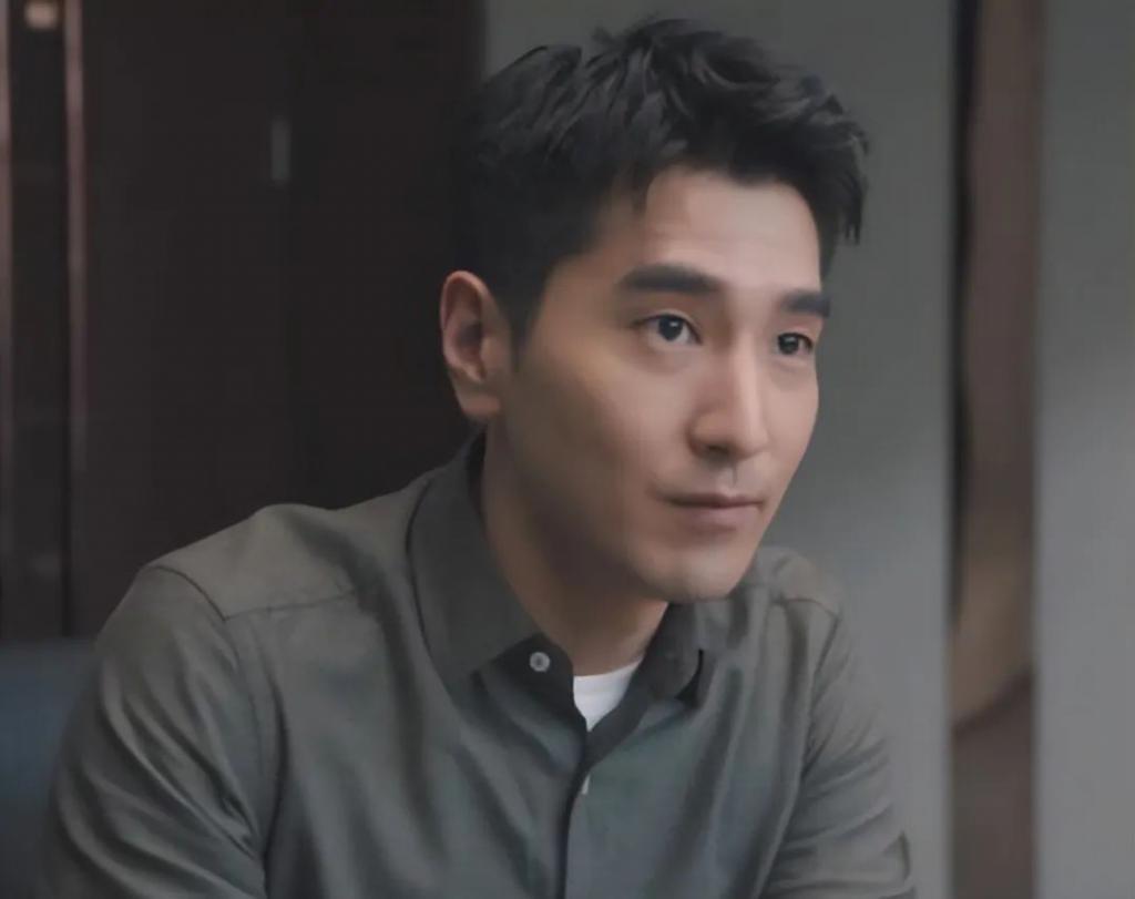 49岁赵又廷与小17岁张子枫演情侣！网友：吻戏不尴尬吗