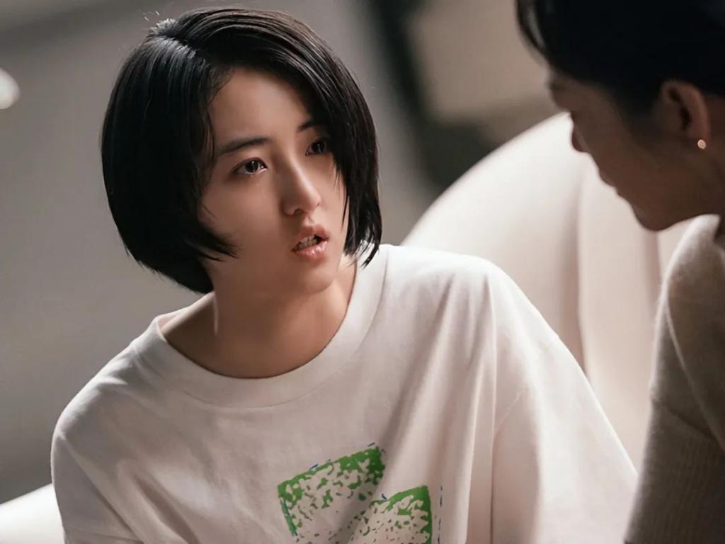 49岁赵又廷与小17岁张子枫演情侣！网友：吻戏不尴尬吗