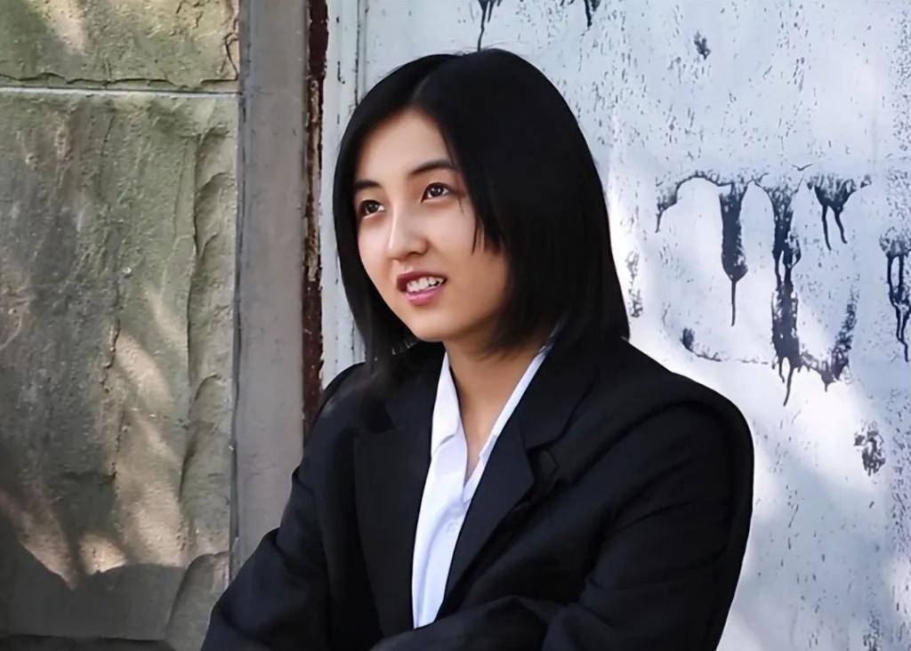 49岁赵又廷与小17岁张子枫演情侣！网友：吻戏不尴尬吗