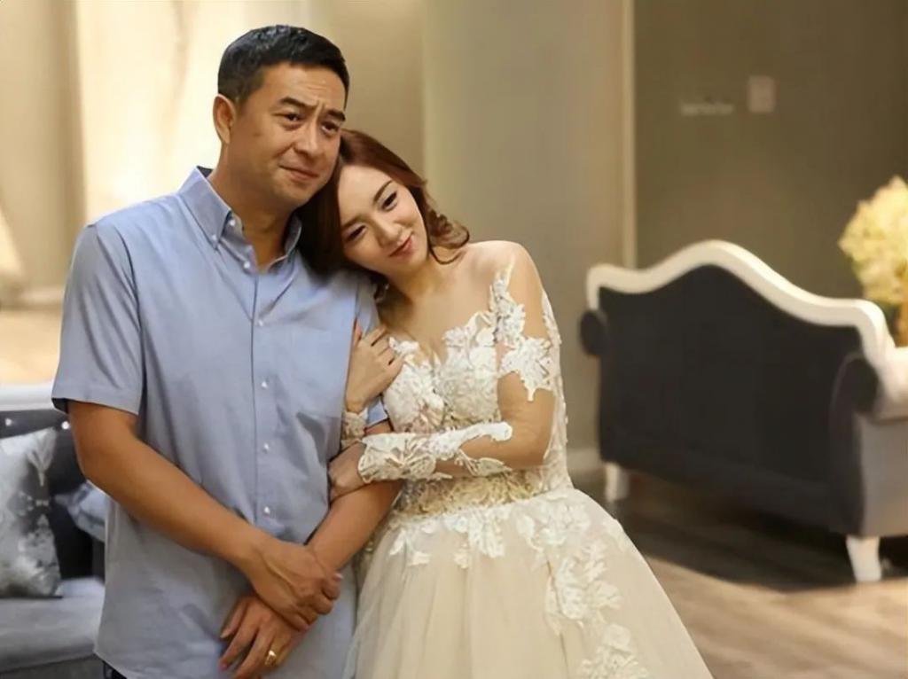 49岁赵又廷与小17岁张子枫演情侣！网友：吻戏不尴尬吗