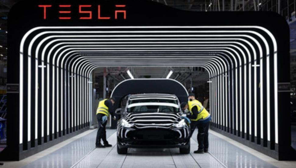 Model Y 高性能版涨价；华为前三季度收入 4566 亿元；消费者组织警告：ChatGPT 正在助长网络诈骗