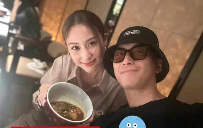 窦骁何超莲婚后首次合体亮相，女方冷脸拒绝牵手，此前曾被传婚变