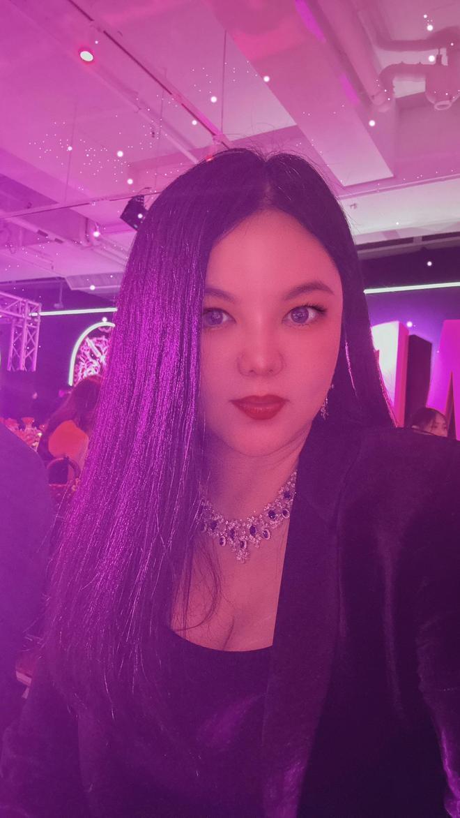 李湘带王诗龄出席奢华晚宴，大方分享前夫王岳伦和女儿亲密合影