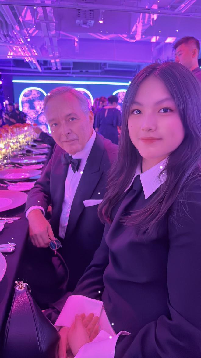 李湘带王诗龄出席奢华晚宴，大方分享前夫王岳伦和女儿亲密合影