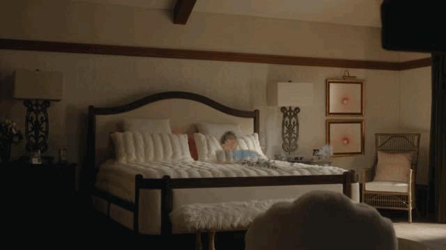 R级科幻剧回归，别只看到露肉