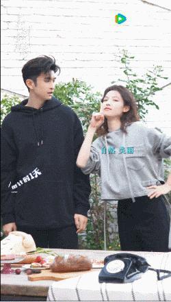 还有比张云龙钟楚曦更尴尬的直播吗？还真有…