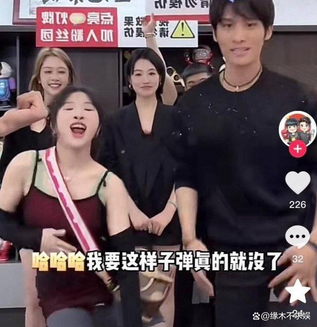 小杨哥换头像力挺徒弟！和徒弟一唱一和搞擦边，多个封号场面曝光