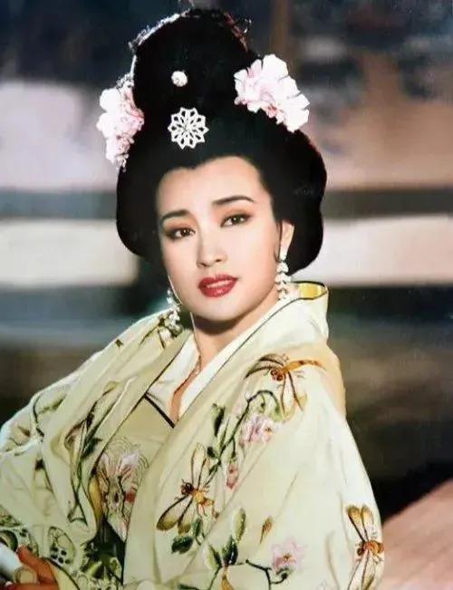 71岁刘晓庆为某不知名品牌推荐抗衰产品,被网友吐槽