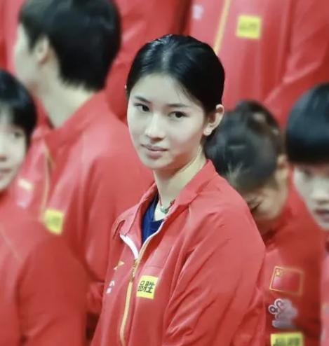 横扫孙颖莎的漂亮姑娘火了！1米76神似刘亦菲