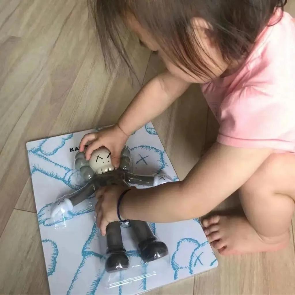 还记得陈冠希和秦舒培的女儿吗？6岁的她气场好强