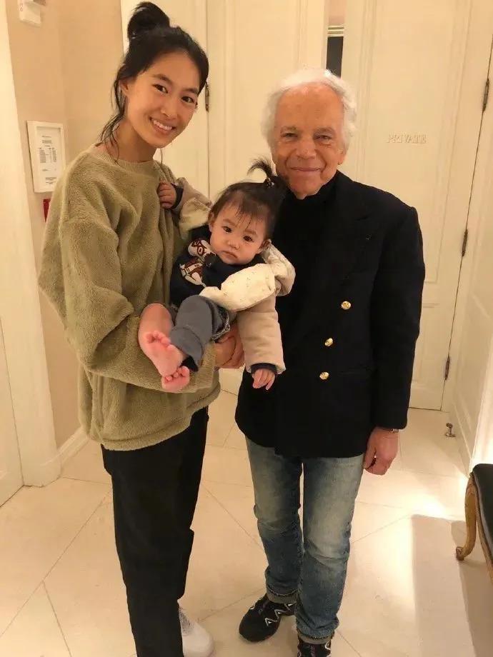 还记得陈冠希和秦舒培的女儿吗？6岁的她气场好强